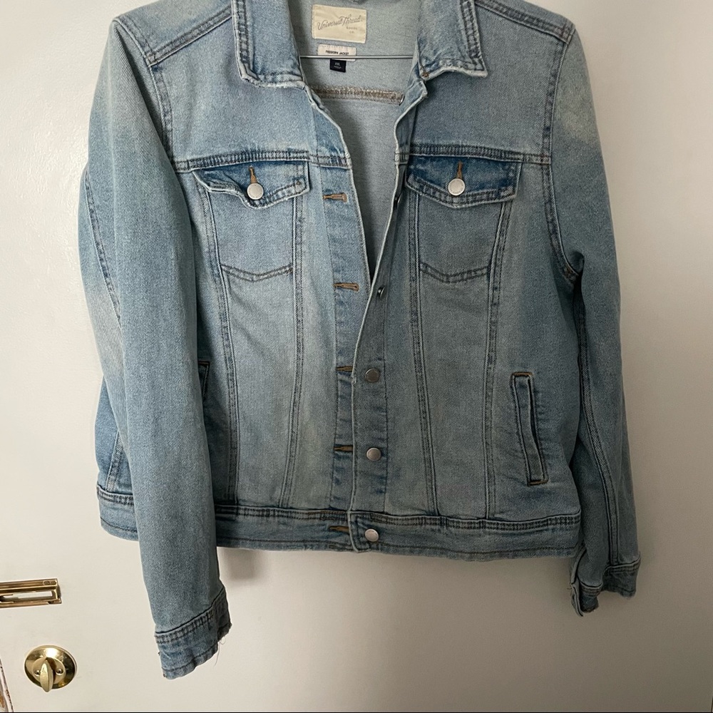 Universal Thread medium/ light wash Denim Jacket XXL